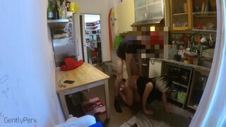 Olasz asszony a konyhában dug amikor a férje nincs otthon - Pornoflix