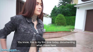 Tabitha Poison a kitetovált tinédzser cuni egy kicsike pénzért kapható a dugásra - Pornoflix