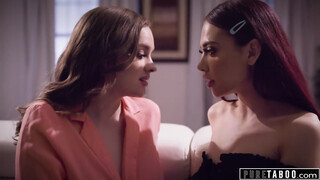 Mary Moody és Sabina Rouge a leszbikus tinédzser nevelő tesók szopkodják egymást - Pornoflix