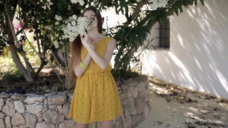 A tini pajos kicsike 18 éves tinédzser nőci Heidi Romanova játszik a pinájával - Pornoflix