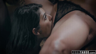 Gina Valentina punciját kinyalják az korosabb muffok - Pornoflix