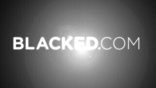 Jessa Rhodes a szuper csini szöszi tinédzser beleül a fekete cerkába - Pornoflix