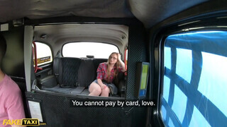 Lady Bug a tinédzser sulis gádzsi bevállalja a pásztoróra a taxissal - Pornoflix