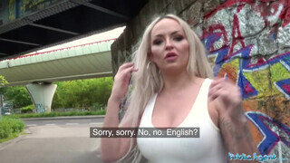 Louise Lee az angol világos szőke kitetovált milf élvezi ha pénzért cserébe baszhat - Pornoflix
