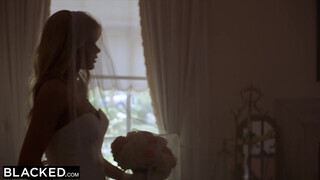 Riley Steele a magányos menyasszony punciját egy fekete krapek dugja meg - Pornoflix