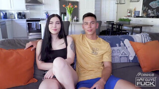 Amatőr tinédzser pár a kamerák előtt kúr egy jót - Pornoflix