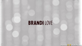 Brandi Love a csinos csöcsös szöszi milf meglovagolja a falloszt - Pornoflix