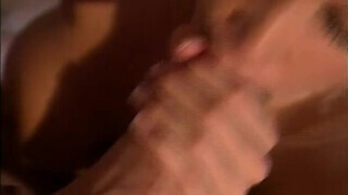 Alexa Rae és az óriás cickós világos szőke Briana Banks hármasban kefélnek - Pornoflix