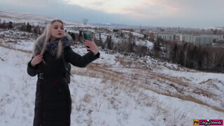 Tini orosz világos szőke fiatal kis csaj baszik a szabadban a pasijával - Pornoflix