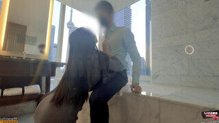 Tinédzser ázsiai barinő kúrel a pasijával a fürdőszobában - Pornoflix