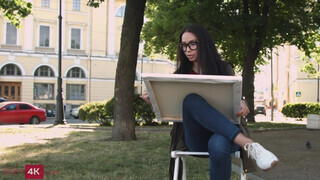 Tinédzser szuper kerek szemüveges csöcsös művész csajszika lyuka meghágva - Pornoflix