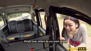 Rae Lil Black a szilikon tőgyes szoknyás ázsiai kurva imád a taxiban szeretkezni - Pornoflix
