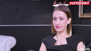 Jessica Night a sovány magas orosz kis csaj popsija bájdorongot kap az seggébe - Pornoflix