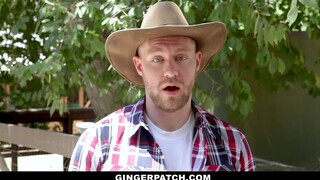 Egy kalapos cowboy az, aki aláver a kicsike vörösnek - Pornoflix