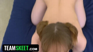 Rebecca Vanguard a kicsike tőgyes fiatal kishölgy szőrös cunija bekúrva - Pornoflix