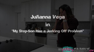 Julianna Vega a gigászi popsikás csöcsös mostoha anya beindult a nevelő fiára - Pornoflix