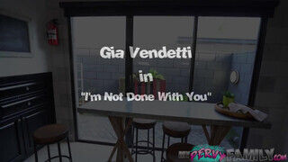 Gia Vendetti a csábító hosszú combú latin amerikai nevelő húgi egy jót szeretkezik a konyhában - Pornoflix