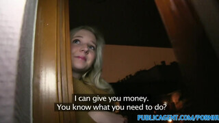 Alice Dumb a kicsike cicis világos szőke tinédzser nőci pénzért imád kamatyolni - Pornoflix