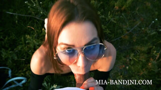 Mia Bandini dákót szop a szabadban - Pornoflix