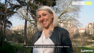 Julie Holly a gigantikus tőgyes francia szépkorú nő élvezi ha ketten basszák - Pornoflix