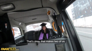 Melany Mendes sikeres vizsga után kamatyol a taxissal a kocsiban - Pornoflix