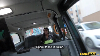 Ebony Mystique az óriás csöcsű fekete milf kedvet kapott egy baszáshoz a taxissal - Pornoflix
