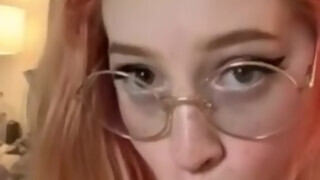 Szemüveges amatőr csöcsös szuka falloszt szop - Pornoflix