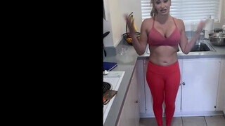 Claudia Valentine a bazinagy keblű kitetovált milf házi szex videója - Pornoflix