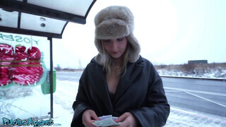 Chloe Chevaleir a kolosszális popsikás francia pipi felszedve a busz megállóban és megkúrelva - Pornoflix