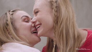 Nancy A és Alice Shea a tinédzser szöszi leszbikus lányok nyalakodnak - Pornoflix