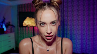 Luxury Girl a hatalmas cickós orosz szuka már nagyon ki volt már éhezve - Pornoflix