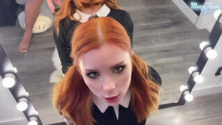 MoonFleur a vörös hajú tinédzser kishölgy cumizza a fügyit - Pornoflix