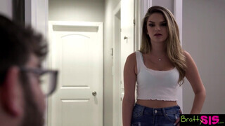 Chloe Temple megmutatja a barátnőjének mit szokott csinálni a bátyóval ha nincs senki otthon - Pornoflix