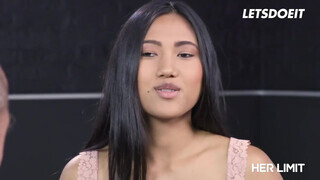 Billie Star a méretes csöcsű milf és az ázsiai szuka May Thai popsiba baszva - Pornoflix