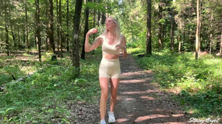 Anastangel a kolosszális keblű orosz lány megbaszva az erdőben - Pornoflix