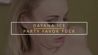 Dayana Ice a világos szőke óriási tőgyes milf cunija megdolgozva - Pornoflix