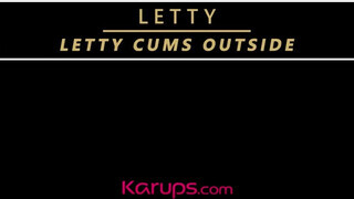 Letty a nagyméretű keblű idős nő izgatja a punciját - Pornoflix