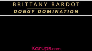 Brittany Bardot a perverz szöszi milf hátsó bejáratba kefélve - Pornoflix