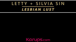 Silvia Sin és Letty a gigantikus csöcsű lesbi szépkorú nők egymásnak esnek - Pornoflix