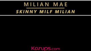 Milian Mae a fullos sovány szöszi milf kényezteti magát - Pornoflix