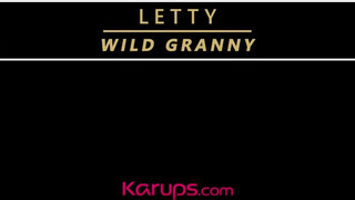 Letty a mutatós idősödő nő játszadozik a pinájával - Pornoflix