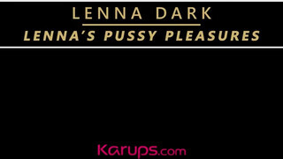 Lenna Dark a csöcsös cseh milf egy hatalmas dildóval maszturbál - Pornoflix