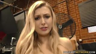 Alexa Grace a karcsú világos szőke csaj muffja megkettyintve - Pornoflix