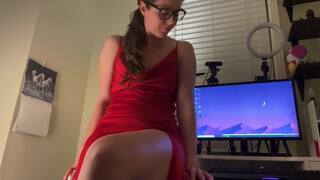 Nadia Foxx a szívdöglesztő szemüveges kisasszony izgatja a punciját - Pornoflix