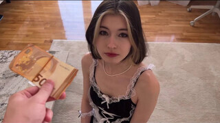 Cutie Kim a kicsike cickós bejárónő pénzért dug - Pornoflix