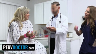 Athena Anderson, a szép nővér, nem tudja visszatartani magát, amikor látja, ahogy a doktor kinyalja a páciens punciját. A forró édeshármasban a nővér spriccel a doktor farkára, miközben mindhárman átadják magukat a szenvedélynek és az élvezetnek. - Pornoflix