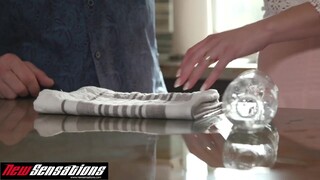 Egy forró, tabudöngető válogatás, ahol a vörös hajú, vékonyka mostohalány, Dakota Tyler, és szőke, szívdöglesztő mostohanővére vad kalandokba keverednek. A 19 perces, full HD videó kendőzetlenül mutatja be, ahogy ezek a tinédzser csajok, feszes testtel és - Pornoflix