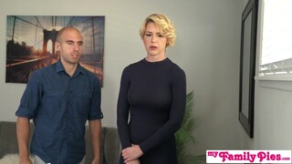 Ebben a perzselő FamilyStrokes epizódban a szexi, tini, Haley Spades, karcsú testtel, feszes, szexy cicikkel és bombázó popsival, nem bír ellenállni mostohabátyja, Tyler Cruise méretes farkának! A tiltott családi kaland a tetőfokára hág, amikor Haley, kih - Pornoflix
