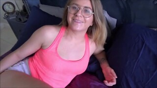 Taylor Blake, a telt, dús pawg tinédzser mostohanővér nem tud ellenállni a vágyainak, és segítséget kér a mostohabátyjától, ami gyorsan vad, gátlástalan szexbe fordul, miközben a gömbölyű, feszes teste minden mozdulatával őrületbe kergeti a srácot.