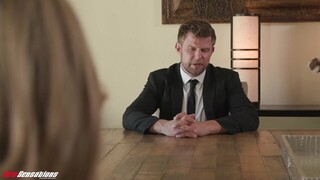 Stephanie Love, a telt testű, nagyméretű mellű, afró amerikai hajú milf főnöknő nem éri be a szokványos irodai munkával – amikor egy beosztottja igazán jól teljesít, szókimondóan, csábítóan térdel elé, és mohón, mélyen leszopja a erőszakos farkát. A jelen